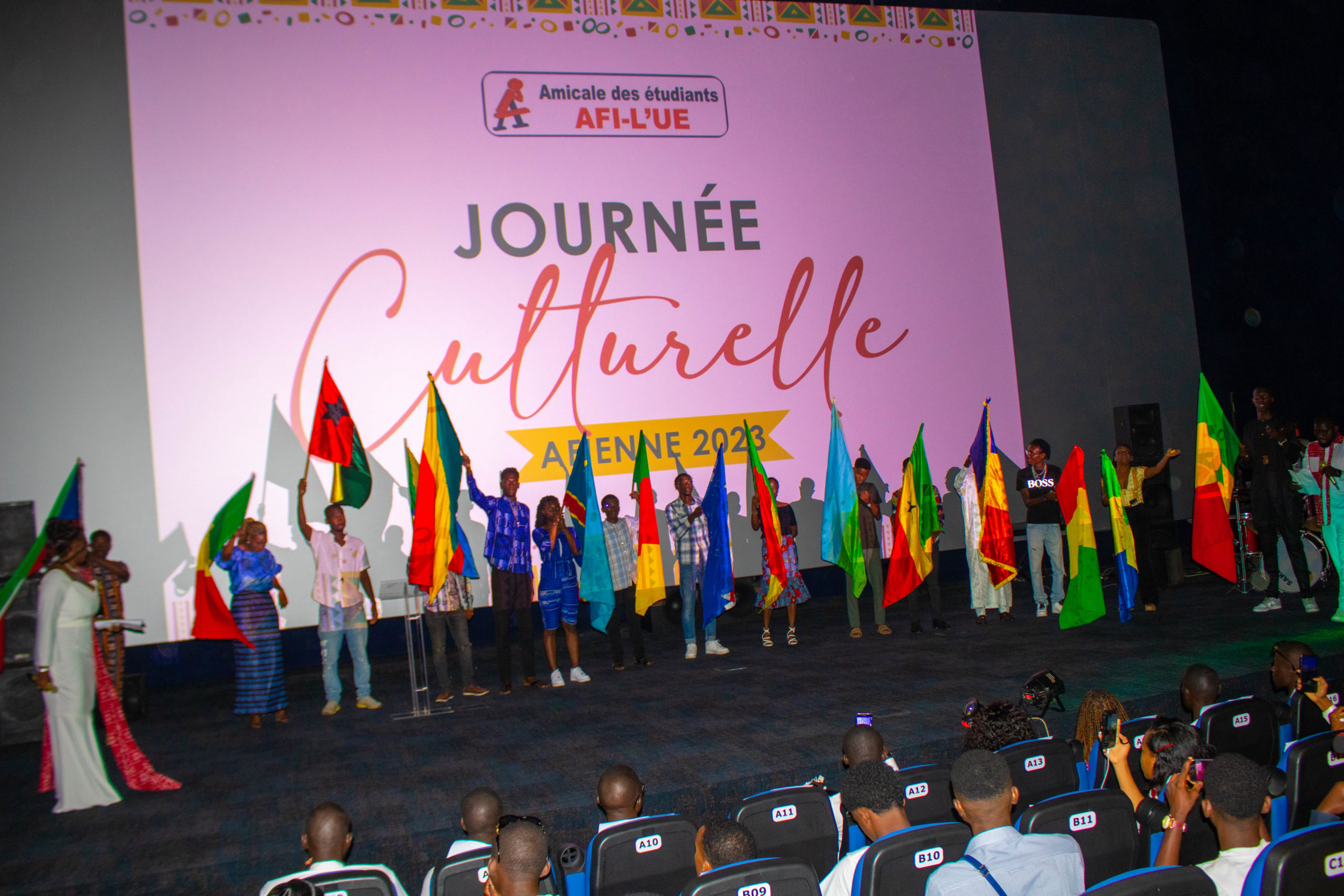 Journée Culturelle 2023 AFI-L'UE, les différentes nationalités présentent leurs drapeaux